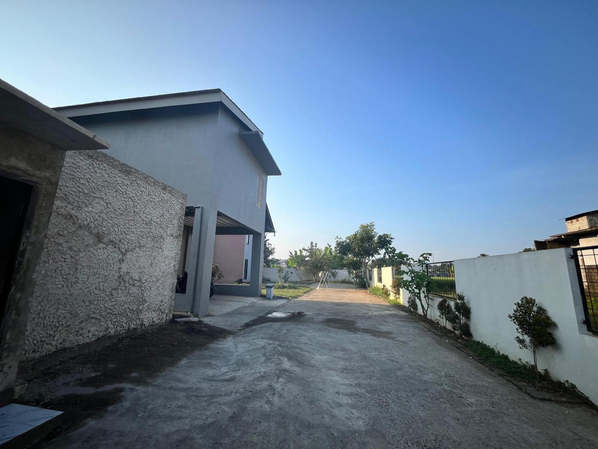 Villa Cassandra Cigombong Exterior photo